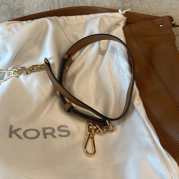 Michael Kors Large Pebbled Leather HOBO bag - Picture 12 of 12